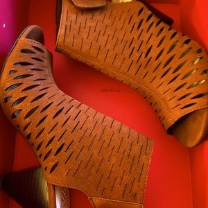 Never worn! Vince Camuto open toe booties
